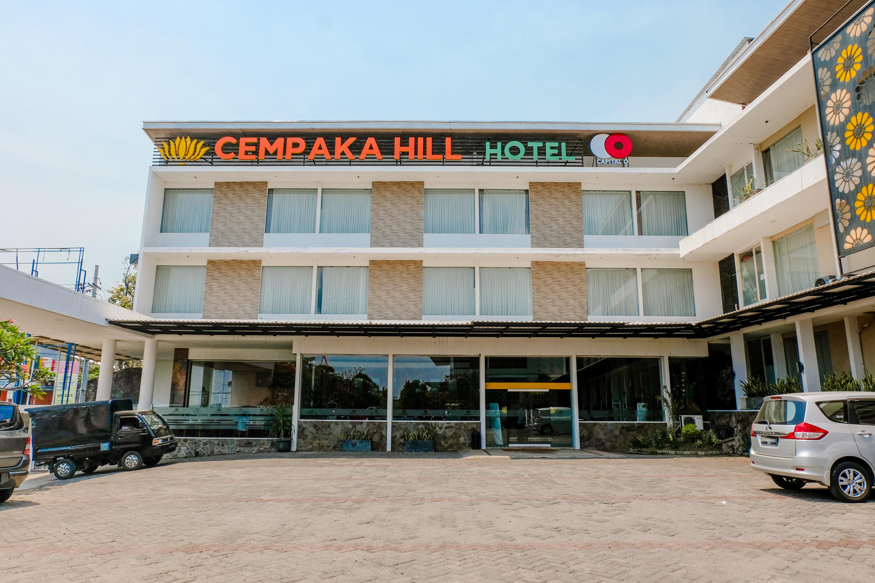 Capital O 1776 Cempaka Hill Hotel Jember Bagian luar foto